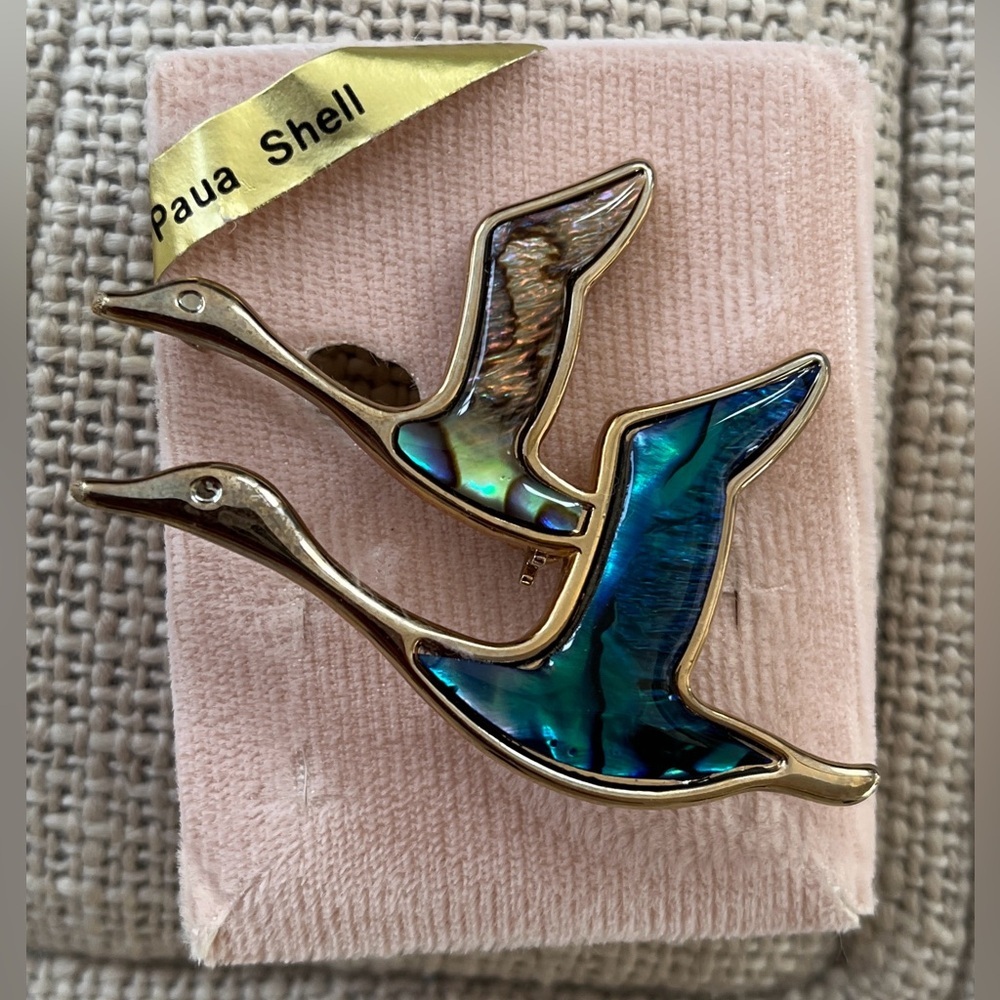 VINTAGE Flying Geese Brooch Pin Paua Shell Abalone Original Packaging Canadiana